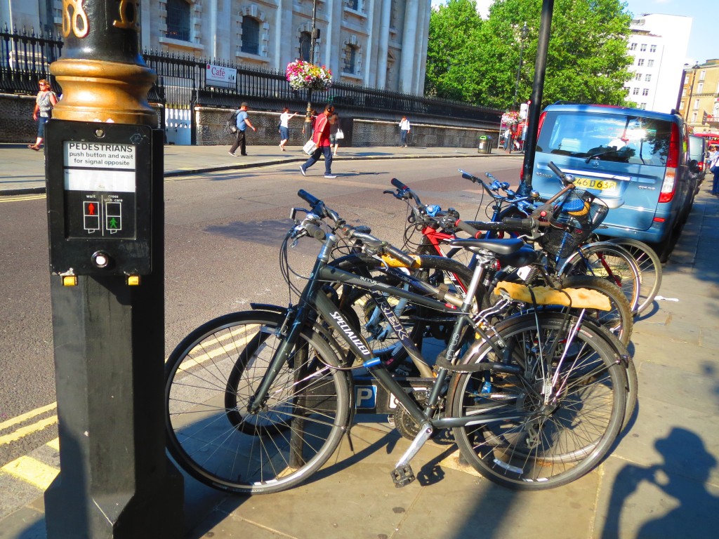ロンドンの自転車置き場